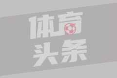 小姐姐看场渝超也是蛮拼的，都被淋成落汤鸡了